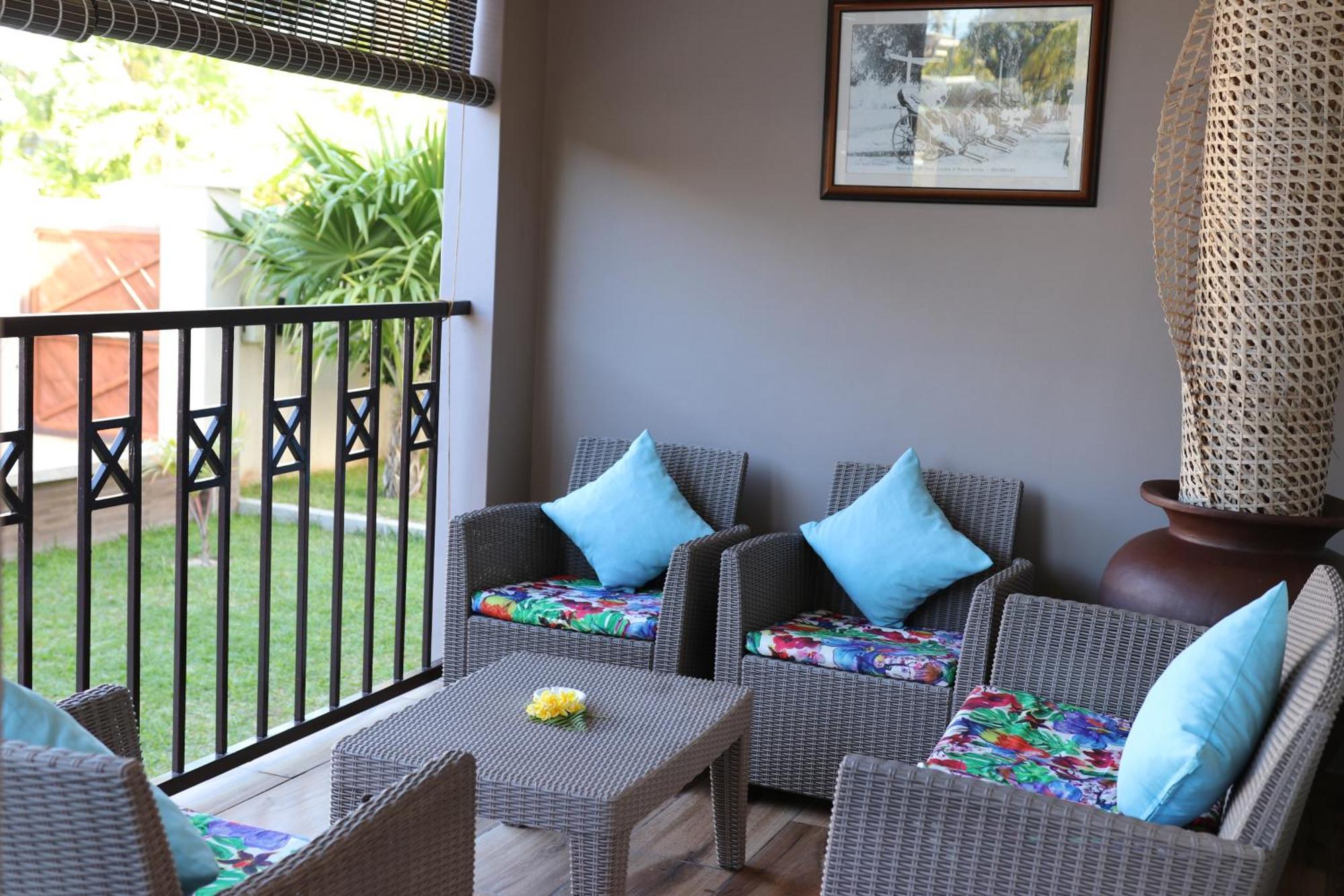 Hotel La Roussette Anse aux Pins Екстериор снимка
